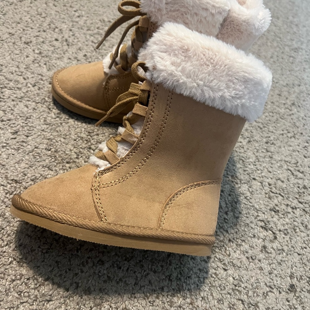 Old Navy Tan and White Winter Boots with Sherpa Lining